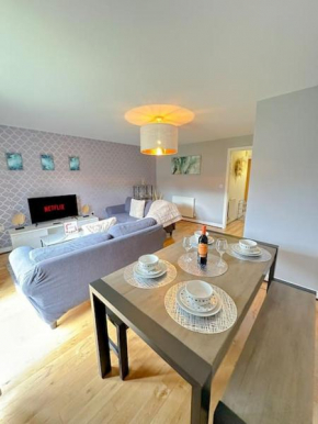 Luxury 3 Bedroom House With FREE Parking